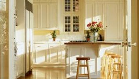 Windowless Kitchen Ideas, Windowless Kitchen, Light Paint Colors, Inviting Kitchen, Best Kitchen Colors, Kitchen Reno, Kitchen Remodeling, Kitchen Colors, Light Painting