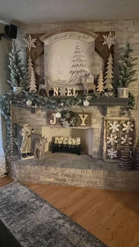 Christmas Mantel Decorating Ideas Rustic, Farmhouse Christmas Mantle, Christmas Fireplaces, Shabby Chic Christmas Decorations, Christmas Mantles, Christmas Mantel Decor, Cozy Christmas Decor, Christmas Mantle Decor, Christmas Fireplace Decor