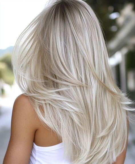 51 Platinum Blonde Hair Color Ideas for a Fresh New Look - Page 14 of 17 - The Fusion Feed Vanilla Platinum Blonde Hair, Platinum Blonde Hair Balayage, Platinum Balayage, Platinum Blonde Hair Color Ideas, White Blonde Highlights, Vanilla Blonde, Blonde Long Hair, Platinum Blonde Balayage, Long Hair Highlights