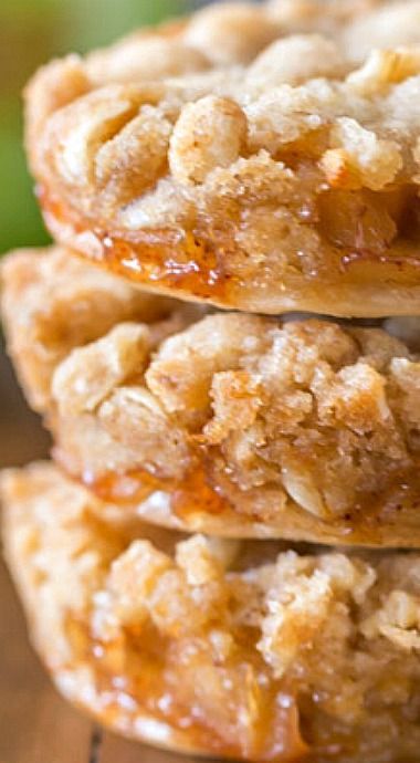 DUTCH APPLE PIE COOKIES Pie Crust Cinnamon, Best Homemade Apple Pie, Apple Pie Cookie Recipe, Types Of Apples, Flakey Pie Crust, Apple Pie Cookies, Homemade Pie Crust, Dutch Apple Pie, Homemade Apple Pie