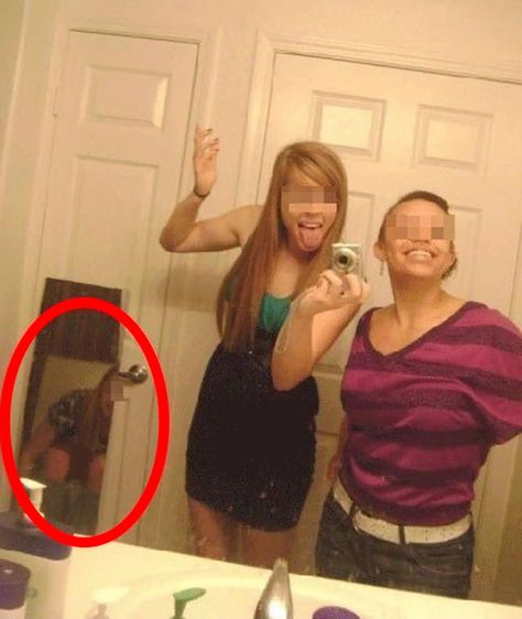 Selfie With Friends Epic Fail Photos, Selfie Fail, Selfie Captions, Epic Fails, Awkward Moments, Crazy People, The Hard Way, Funny Pins, Funny Fails