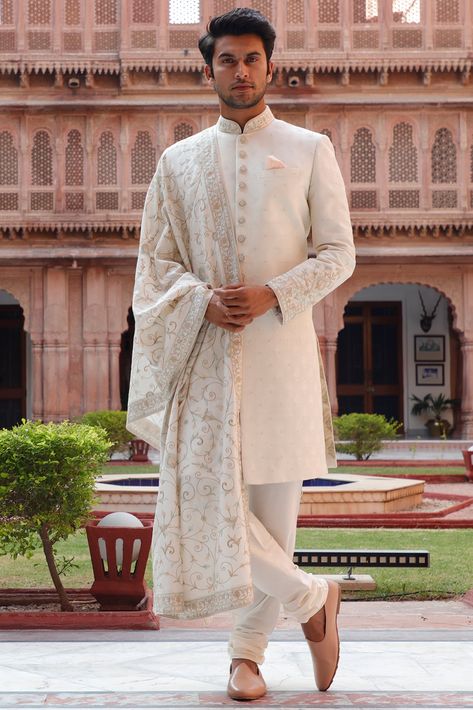 Cream Embroidered Sherwani Set Design by Vanshik at Pernia's Pop Up Shop 2022 Sherwani Dupatta For Men, Sherwani With Dupatta, Engagement Outfits Indian, Indian Wedding Look, Groom Indian Wedding Outfits, Cream Sherwani, Engagement Dress For Groom, Marriage Clothes, Nikkah Outfit