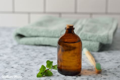 Herbal Homemade Mouthwash Diy Mouthwash Recipes, Remineralizing Mouthwash, Mouthwash Recipe, Diy Mouthwash, Remineralizing Toothpaste, Homemade Mouthwash, Unrefined Coconut Oil, Cinnamon Essential Oil, Teeth Health