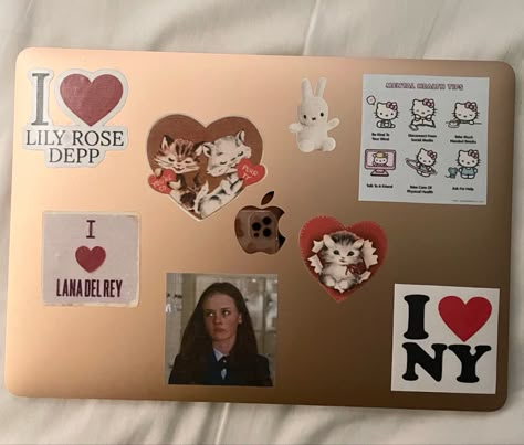 rory gilmore, lana, lily rose depp, stickers, laptop, macbook, decorating Macbook Decoration Ideas, Chromebook Stickers, Decorated Laptop, Macbook Decoration, Computer Aesthetic, Laptop Decoration, Mac Case, Laptop Case Stickers, Vintage Png