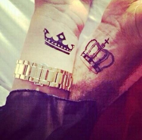 Image via We Heart It https://weheartit.com/entry/139457802 #amor #love #pareja #princesa #principe #reina #rey #novio Couple Tattoo Heart, Couple Wrist Tattoos, Tattoos On Wrist, Queen Tattoos, King Queen Tattoo, Queen Crown Tattoo, Small Crown Tattoo, Heart Tattoo On Finger, Wrist Tattoo Cover Up