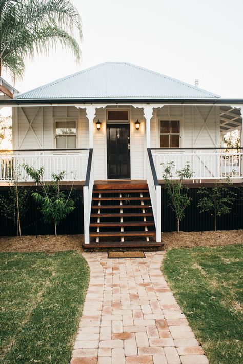 Queenslander Homes Exterior, Hamptons Farmhouse, Queenslander Renovation, Queenslander House, Bungalow Renovation, British Colonial Style, Cottage Renovation, Cottage Exterior, House Paint Exterior