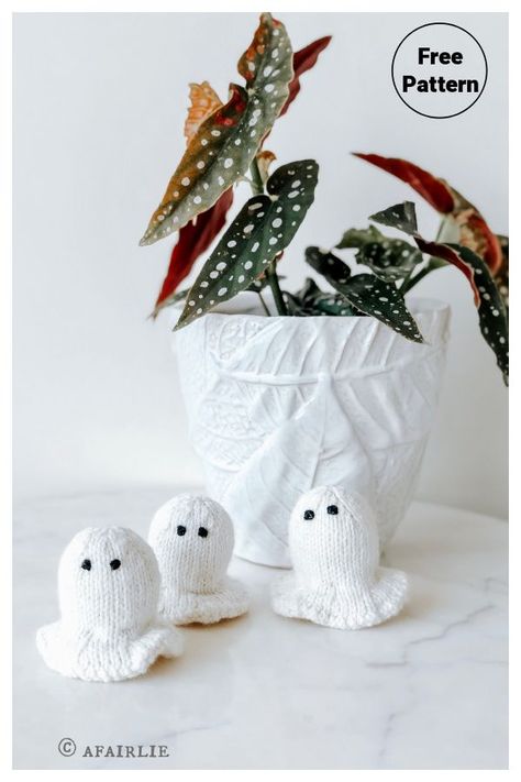 Gus & Augustus GHOSTS Free Knitting Pattern Free Ghost Knitting Patterns, Knit Ghost Pattern Free, Ghost Knitting Pattern, Knitted Ghost Free Pattern, Knitted Halloween Patterns Free, Knit Ghost, Halloween Knitting Patterns Free, Knitted Ornaments, Halloween Knitting Patterns