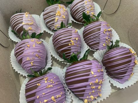 Purple And White Chocolate Strawberries, Lilac Chocolate Covered Strawberries, Purple Chocolate Strawberries, Pink And Purple Chocolate Strawberries, Lavender Chocolate Covered Strawberries, Chocolate Covered Strawberries Purple, Purple Chocolate Covered Strawberries, Choc Strawberries, Purple Desserts