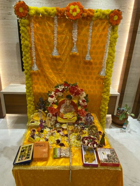 Home decor for janmasthami with genda phool For more info whatsapp us on 9819834090 Instagram - radhearts.in Genda Phool, Ganpati Decor, Haldi Function, Janmashtami Decoration, Trousseau Packing, Diwali Decorations At Home, Diwali Decoration Items, Hd Pic, Ganpati Decoration Design