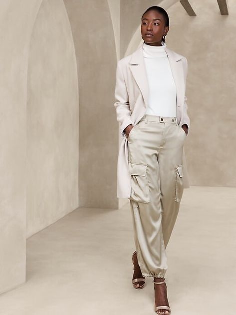 11 Stylish Ways To Wear Satin Pants | Le Chic Street Black Satin Pants Outfit, Silk Pants Outfit, Satin Pants Outfit, Satin Cargo Pants, Parachute Pant, Baggy Sweaters, Fall Transition Outfits, Satin Camisole, Cargo Pants Outfit