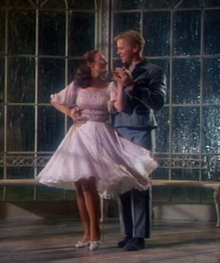 Rolf and Liesl! I love this scene so much, it was one of my favorite scenes to do :) Sound Of Music Movie, Simon And Garfunkel, Christopher Plummer, The Sound Of Music, Septième Art, Julie Andrews, My Fair Lady, The Wizard Of Oz, Judy Garland