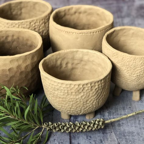 Basic Pottery Ideas, Pinch Pot Planter, Simple Pinch Pot Ideas, Combined Pinch Pot Ideas, Pinch Pot Ceramics, Cute Pinch Pot Ideas, Terracotta Pinch Pot, Pinch Pots Ideas, Pinch Pot Ideas Ceramics