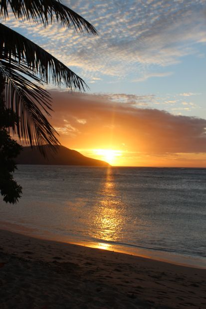 Perfect beach sunset in front of Blue Lagoon Resort on Nacula Island in the Yasawa Islands of Fiji Beach Sunset Images, Beach Sunset Wallpaper, Best Snorkeling, Sunset Images, Söt Katt, Sunset Nature, Amazing Sunsets, Sunset Landscape, Sunset Wallpaper