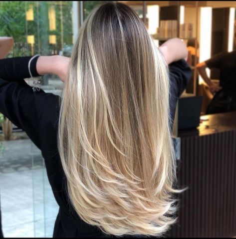 Blonde Hair Dark Roots, Hair Blonde Ombre, Dark Roots Blonde Hair Balayage, Sand Blonde Hair, Trendy Blonde Hair, Sand Blonde, Hair Dark Roots, Ash Blonde Hair Balayage, Balayage Hair Copper