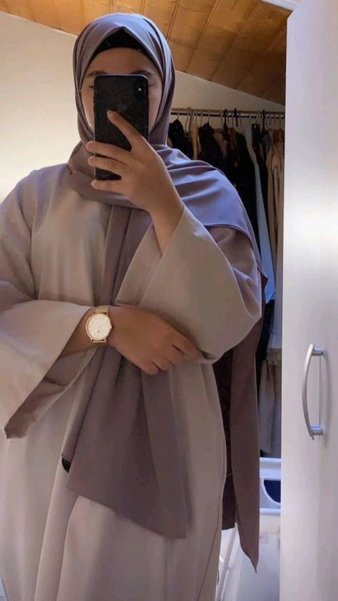 Curvy Winter Outfits, Son Bracelet, Hijab Abaya, Hijab Collection, Mode Instagram, Hijab Fashionista, Modesty Outfits, Dressing Sense, Victoria Secret Outfits