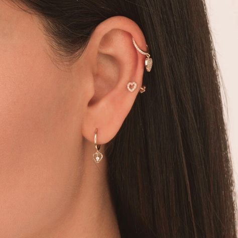 Curated Earrings, Piercing Art, Ear Stacking, Pretty Piercings, Minimalist Ear Piercings, Piercings Ideas, Heart Silhouette, Throwing Fits, Earring Inspo