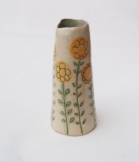 Hand Built Pottery Vase, Hand Built Pottery Vases, Underglaze Flowers, Ceramic Vase With Flowers, Underglaze Ideas, Hand Built Vase, Underglaze Designs, Handbuilding Pottery, Slab Vase