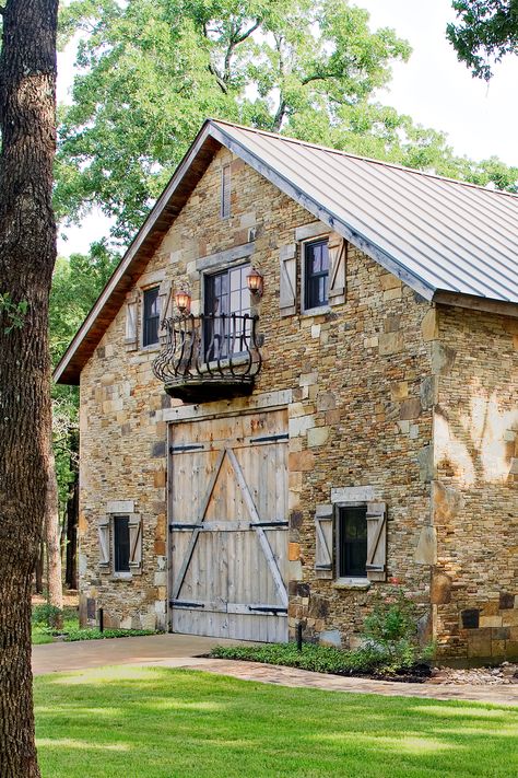 Old stone barn made into a house. Kipp Barn | Heritage Restorations. I have always dreamed of converting a barn! Architecture Degree, Stone Building, Barn Living, Converted Barn, Country Barns, Casa Vintage, Stone Barns, Dream Barn, Farm Barn