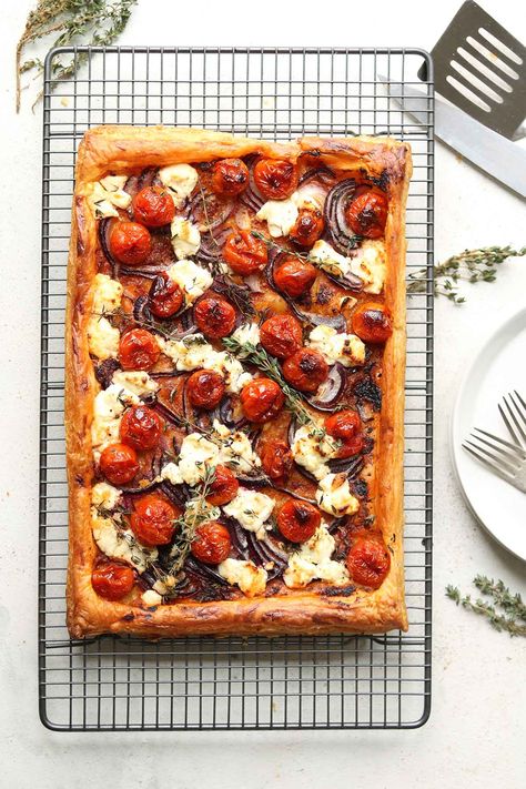 Roasted Tomato Tart Puff Pastry, Tart Recipes Savory, Savory Tarts, Cherry Tomato Recipes, Goat Cheese Tart, Pies Recipes, Puff Pastry Tart, Cheese Tart, Goat Cheese Recipes