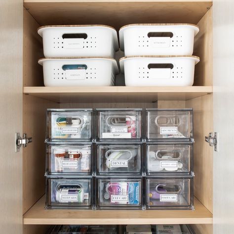 Drawer Pantry, Organized Spaces, Bathroom Organizing, Ocd Organization, Fridge Drawers, Medication Organization, Pantry Fridge, Home Edit, Bath Organization