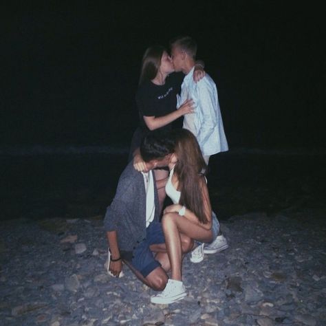 Not me :( Pinterest LostsoulxXOo Double Couple Pictures, Cute Double Dates, Double Dates With Best Friend, Double Date Pictures, Double Dates Aesthetic, Double Date Ideas, Double Couple, Best Friend Couples, Double Dates