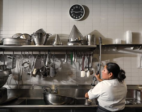 Restaurant Worker Aesthetic, Restaurant Kitchen Aesthetic, Dishwasher Restaurant, Professional Kitchen Restaurant, Dishwashing Station, Restaurant Dishwasher, Chef Aesthetic, Restaurant Kitchen Design, Kitchen Book