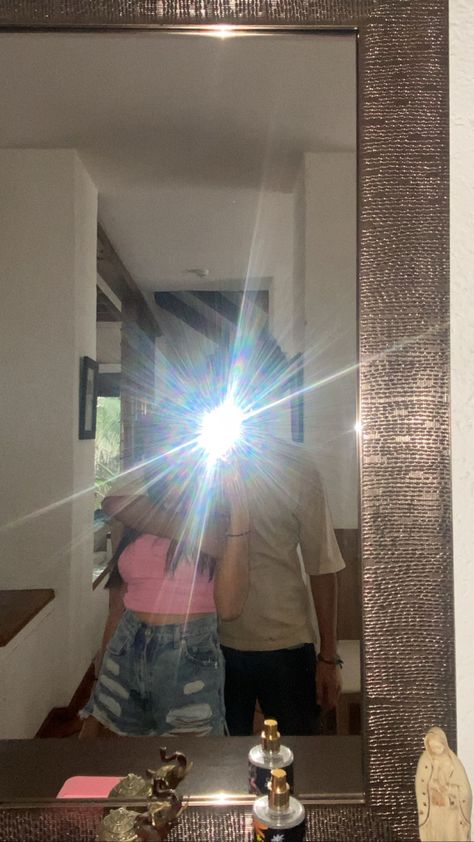 Mirror Selfie With Girlfriend, Fake Photo Sick, Couples Hidden Face Pics, Mask Aesthetic, Whatsapp Profile, Bf Picture, Snap Friends, Boyfriend Girlfriend Photos, Chill Photos