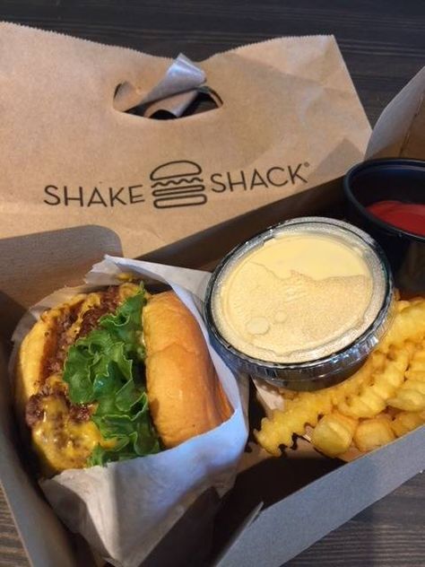 Shake Shack Aesthetic, Shake Shak, Shake Sum, Fast Food Orders, Shake Shack Burger, Burgers And Shakes, Florida Mall, Shake Shake, Shake Shack