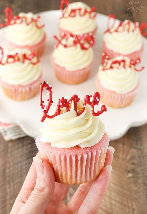 Strawberry Cupcake Recipes, Valentines Desserts, Valentines Cake, Cupcake Cream, Valentines Baking, Easy Valentines, Cupcakes With Cream Cheese Frosting, Valentine Day Cupcakes, Torte Cupcake