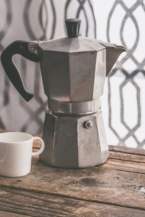 Coffee Maker Cleaning, Impressive Recipes, Moka Pot, Enjoy Coffee, Coffee Photography, How To Make Coffee, Dog Snacks, Coffee Love, Coffee Recipes