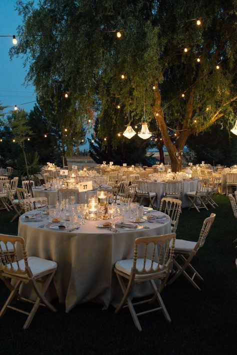 Wedding Dinner Outdoor, Outside Wedding With Lights, Romantic Classic Wedding Decor, Small Romantic Wedding Receptions, Wedding Decoration Outdoors, Out West Wedding, Inexpensive Wedding Reception Ideas, Simple Outdoor Wedding Decor, Backyard Wedding Table Set Up