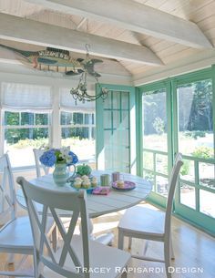 Small Beach House Kitchen Cottage, Bright Beach House Decor, Outside House Decorations, Beach Cottage Style Bedroom, Turquoise House, Beachy Kitchen, Colorful Beach House, Coastal Cottages, Turquoise Christmas