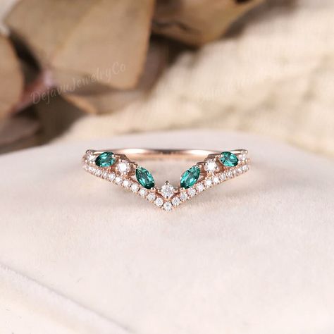 Graceful Marquise Shaped Emerald Curved Wedding Band, a Unique Moissanite and Diamond-Accented Promise Ring with a Curved Stacking Design. Crafted in Rose Gold, This Elegant Wedding or Promise Ring for Women Features a Stunning Emerald Centerstone, Offering Timeless Elegance and Romance. Moissanite wedding band:  https://www.etsy.com/listing/1511909251 Aquamarine wedding band: https://www.etsy.com/listing/1480701478 Black rutilated quartz wedding band: https://www.etsy.com/listing/1511135891 Per Wedding Rings With Emerald Accents, Curved Wedding Band For Oval Ring, Aquamarine Wedding Band, Amethyst Wedding Band, Promise Ring Diamond, Aquamarine Wedding, Emerald Wedding Band, Band Ideas, Wedding Band Unique