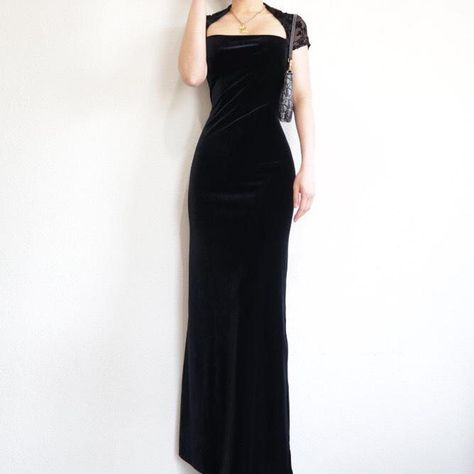 Black Velvet Maxi Dress, Black Velvet Gown, Velvet Maxi Dress, Velvet Maxi, Velvet Gown, Prom Dress Inspiration, Maxi Dress Prom, Pretty Prom Dresses, Gown Prom