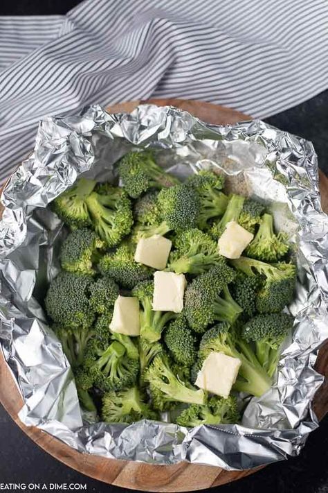 You will love how easy this Grilled Broccoli Side Dish recipe is. The entire family will love this easy grilled broccoli recipe! It's packed with flavor! This is the easiest side dish recipe with only 4 ingredients and clean up is easy too since it’s made in a foil packet! #eatingonadime #grillingrecipes #sidedishrecipes Grill Broccoli, Brocolini Recipes, Bbq Broccoli, Cheesey Broccoli, Cooking Fresh Broccoli, Grilled Foil Packets, Grilled Green Beans, Broccoli Recipes Side Dish, Grilled Broccolini