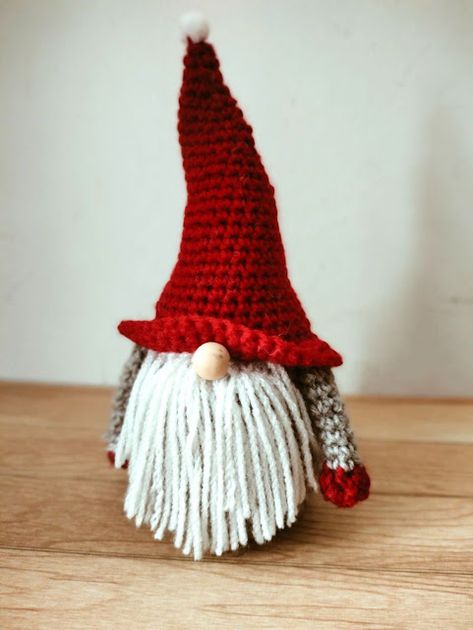 Crochet Gnome Hat Pattern Free, Crochet Gnomes Pattern Free, Crochet Gnomes, Crochet Christmas Ornaments Free, Crocheted Christmas, Crochet Santa, Crochet Xmas, Crochet Collection, Crochet Dolls Free Patterns