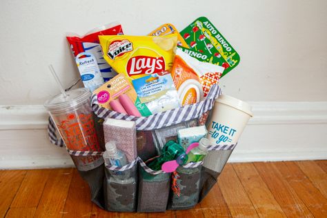 Road Trip Snack Basket Ideas, Vacation Care Package, Travel Care Package Road Trips, Travel Basket Gift Ideas Road Trips, Road Trip Basket Ideas, Road Trip Gift Basket Ideas For Adults, Road Trip Care Package For Adults, Road Trip Goodie Bags For Adults, Road Trip Basket For Adults