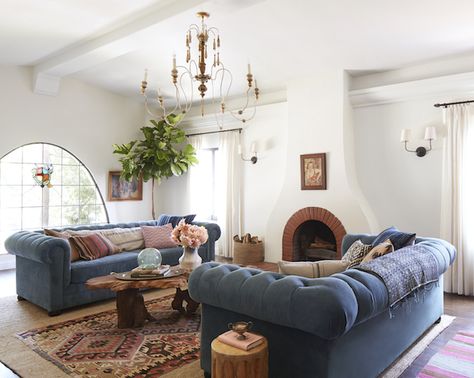 Rustic Spanish House Overall (via Bloglovin.com ) Spanish Living Room, Country Living Room Furniture, Spanish Bungalow, Spanish Decor, California Bungalow, Mediterranean Home Decor, Spanish Style Homes, Country Living Room, 아파트 인테리어