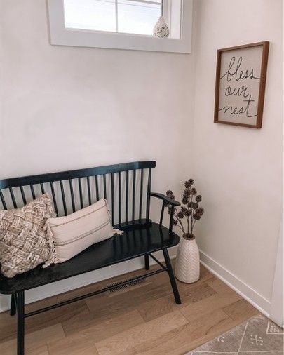 Black Entryway Bench, Farmhouse Mud Room, Foyer Bench, Bench Entryway, Black Bench, Farmhouse Entryway, Entry Bench, Small Entryways, Bench Decor