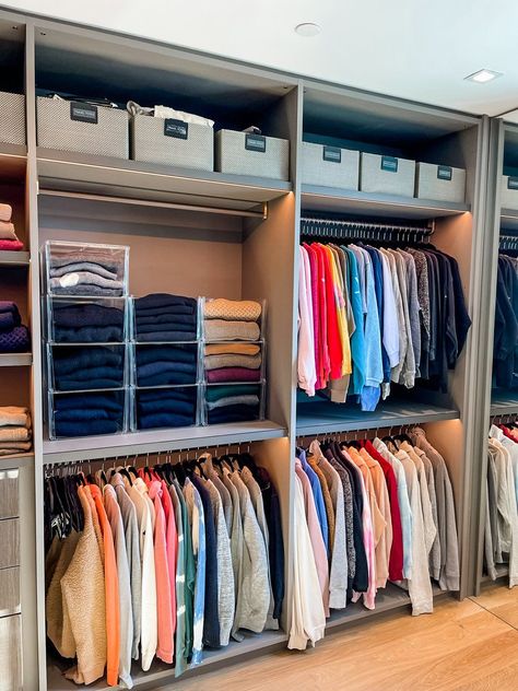 Clothing Storage Ideas, Dream Closet Organization, Y2k Bedroom, Closet Small Bedroom, Organization Design, Modern Organization, Luxury Closets Design, Modern Closet, Clothes Organization Diy