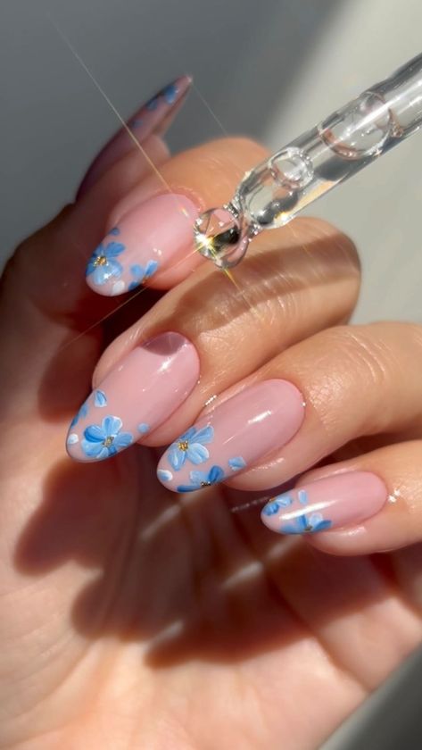 @heygreatnails shared a video on Instagram: “Shoutout to my mom! She had her bday this weekend and she loves flowers 🌸💙 ——— Inspired by @meicrosoft & @safinailstudio…” • May 31, 2022 at 2:00pm UTC Weekend Nails, Nails Purple Flower, Milk Bath Flower Nails, Milkbath Nails With Flowers, Flower Milk Bath Nails, Mom Nails, Blue And Pink Flower Nails, Spring Acrylic Nails, Floral Nail Art