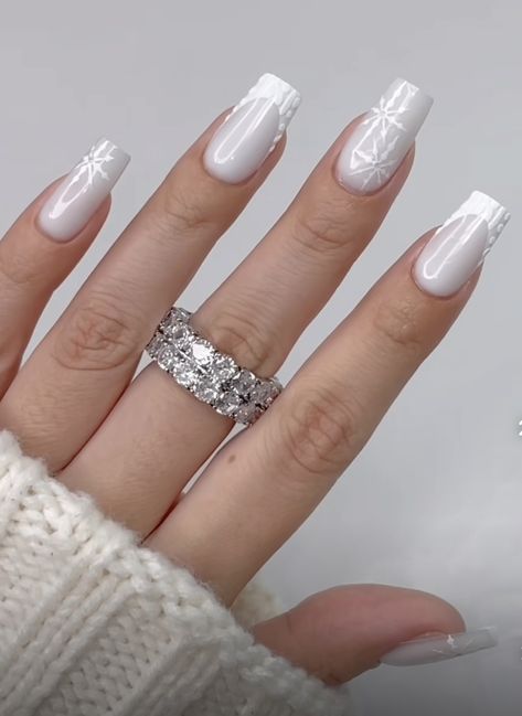 Winter White Gel Nails, Ombre Christmas Nails Winter, White Nails 2023, Winter Nails White, Nail Ideas White, White Winter Nails, Ombre Gel Nails, Nail 2023, White Gel Nails