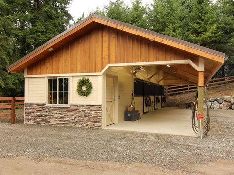 Small Horse Barn, Small Horse Barns, Barn Layout, Horse Barn Ideas Stables, Barn Stalls, Small Barns, Horse Barn Designs, Horse Shelter, Dream Horse Barns