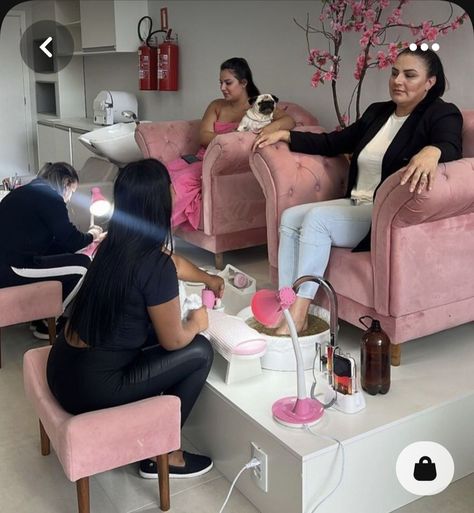 Salon Pedicure Ideas, Women Saloon Decor Interior Design, Pedicure Studio Ideas, At Home Nail Salon Room Pedicure Station, Manicure And Pedicure Salon Ideas, At Home Pedicure Station, Waiting Room Salon, Luxury Pedicure Station, Small Nail Salon Design Ideas