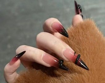 Ongles Goth, Dark Red Ombre, Red Black Nails, Snake Nails, Nails Gothic, Nails Goth, Vampire Nails, Black To Red Ombre, Red Ombre Nails