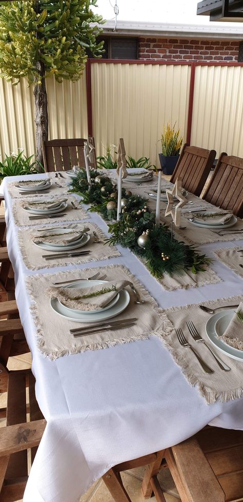 Christmas Table Settings Outdoor, Summer Christmas Lunch Table Settings, Hamptons Christmas Table, Kmart Christmas Table Setting, Coastal Christmas Table Settings, Christmas Lunch Set Up, Aussie Christmas Table Setting, Christmas Lunch Ideas Australian, Outdoor Christmas Lunch Table Setting