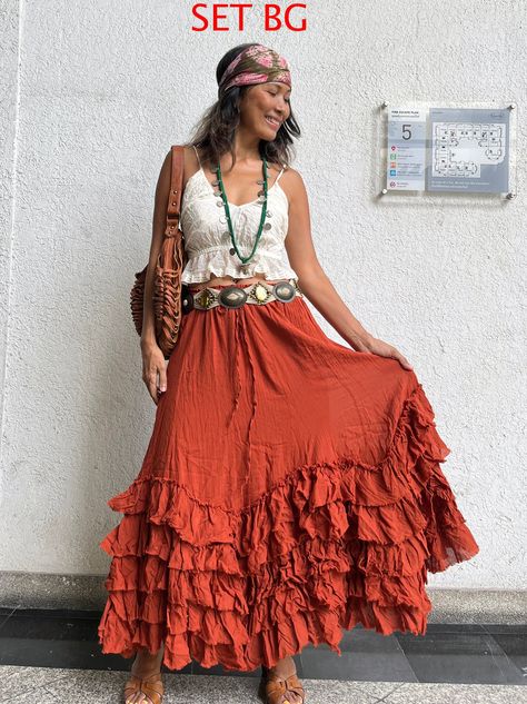 Gypsiesoul Outfit, Boho Chic Outfits Bohemian, Boho Skirt Outfit, Bohemian Schick, Look Hippie, Bohemian Outfit, Fairycore Clothes, Boho Crop Top, Moda Hippie