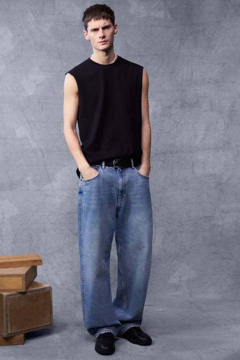 Zara Outfit Men, Jeans Guide, Zara Denim Jeans, Zara Outfit, Zara Man, Trendy Designs, Zara Jeans, Men's Jeans, White Pants