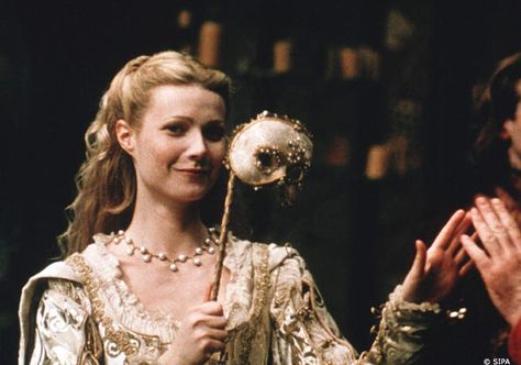 Shakespeare in Love (1998) Gwyneth Paltrow as Juliet (Viola De Lesseps) #CostumeDesign: Sandy Powell Sandy Powell, Colleen Atwood, Joseph Fiennes, Stage Beauty, Shakespeare In Love, 21 July, Fairytale Fashion, Judi Dench, 90s Movies