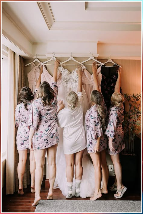 Wedding Photography Bride And Bridesmaid, 3 Bridesmaid Poses With Bride, Wedding Prep Photo Ideas, Bridemaid Photos Getting Ready, Wedding Photography Getting Ready The Bride, Wedding Getting Ready Poses, Bride With Bridesmaids Pictures Getting Ready, Bridemaids Photoshoot With Bride, Wedding Photos Bride And Bridesmaids